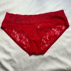 Victoria's Secret Floral Lace Hiphugger Hipster Panties Lipstick Red L NWT